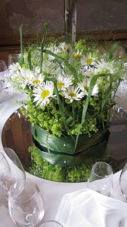 Bordsdekoration i en oasiskrans ca pris från 600kr